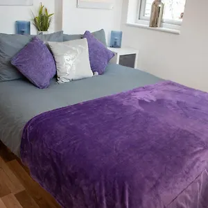 121 - Apartment, Terrace & Full Kitchen - Airport & Train Shuttle Bishop's Stortford